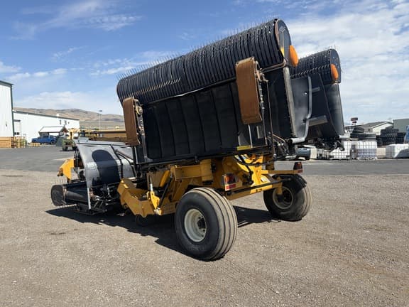 Image of Oxbo 330 equipment image 2