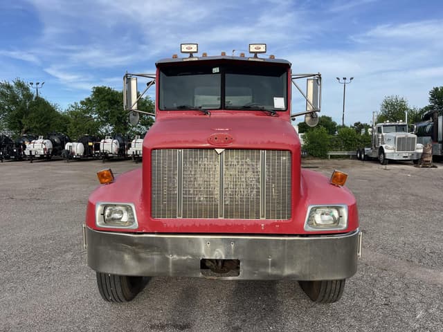 Image of Peterbilt 330 equipment image 1