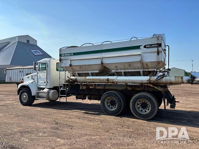 Image of Peterbilt 330 equipment image 3