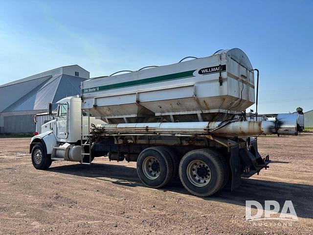 Image of Peterbilt 330 equipment image 4