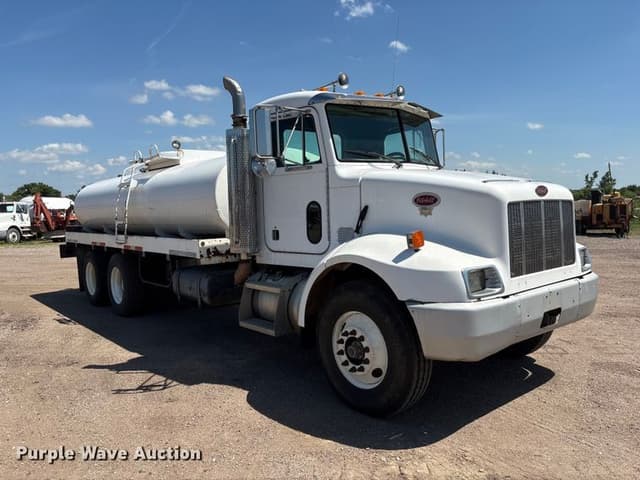 Image of Peterbilt 330 equipment image 2