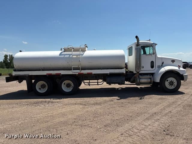 Image of Peterbilt 330 equipment image 3