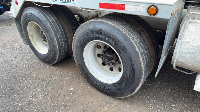 Image of Peterbilt 357 equipment image 4