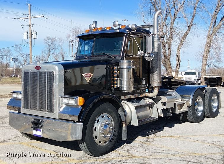 2002 Peterbilt 378 Equipment Image0