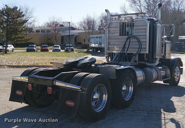 Image of Peterbilt 378 equipment image 4