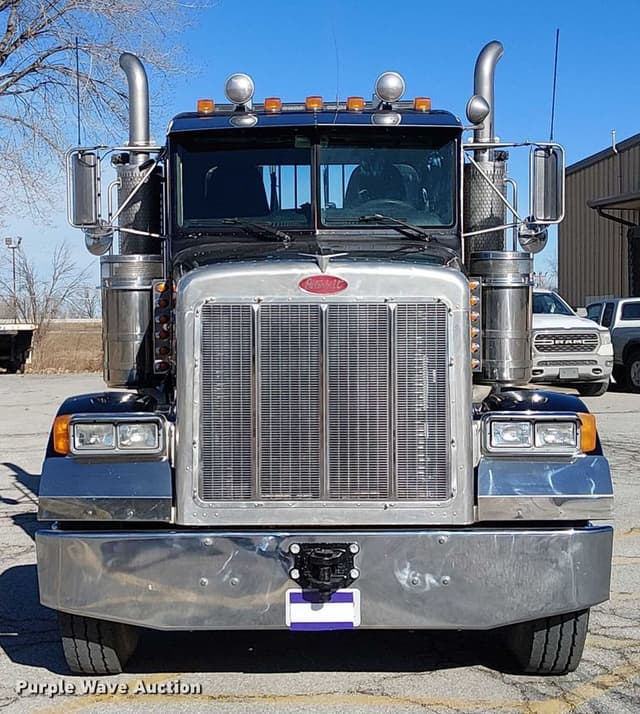 Image of Peterbilt 378 equipment image 1