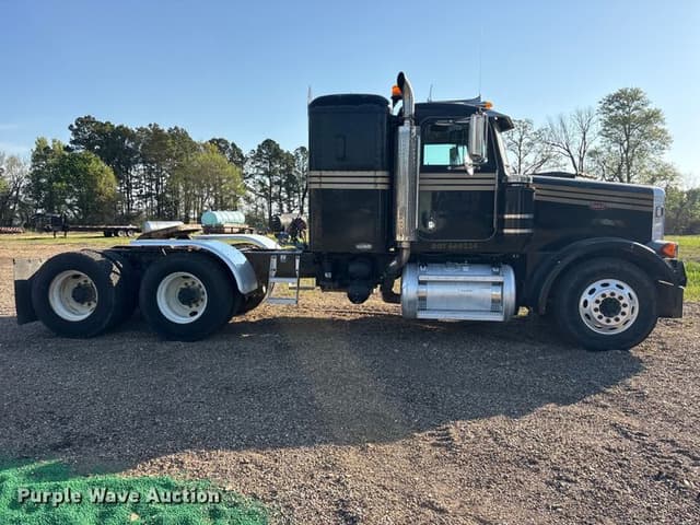 Image of Peterbilt 378 equipment image 3