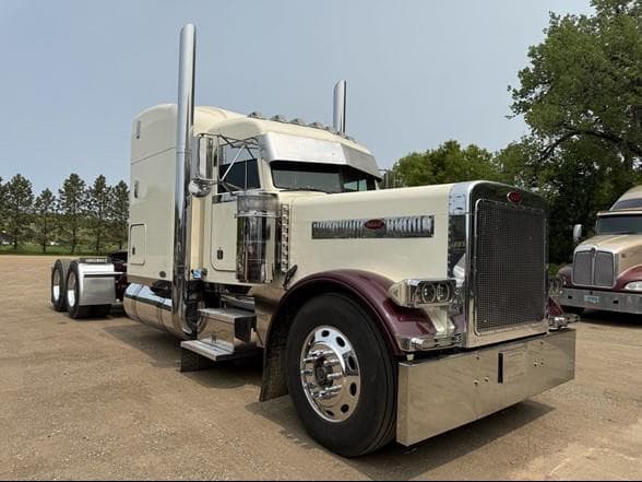 Image of Peterbilt 379 equipment image 1