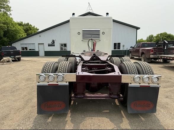 Image of Peterbilt 379 equipment image 4