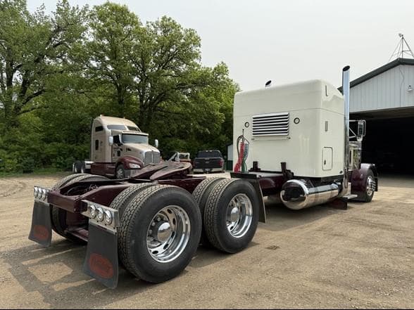 Image of Peterbilt 379 equipment image 3