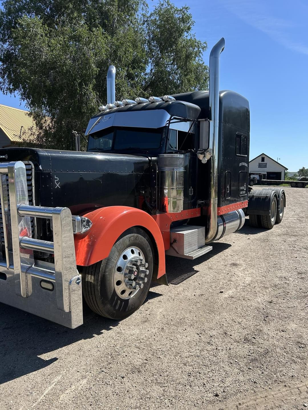 Image of Peterbilt 379 Primary image