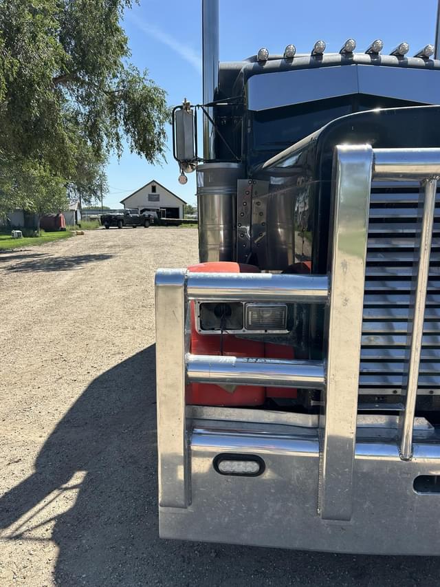 Image of Peterbilt 379 equipment image 4