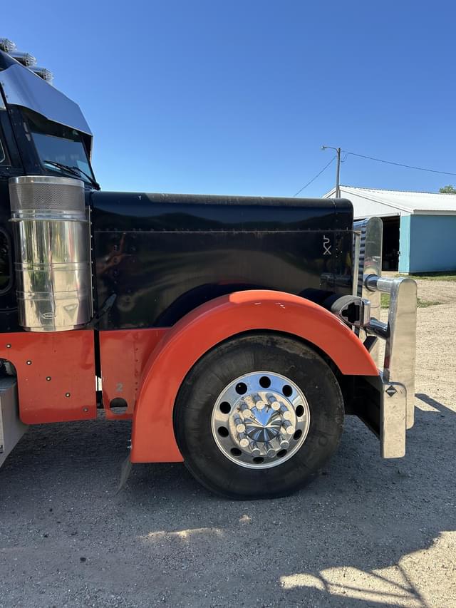 Image of Peterbilt 379 equipment image 3