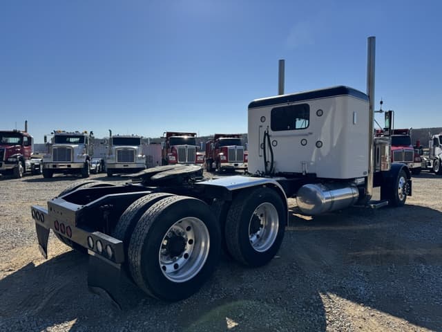 Image of Peterbilt 379 equipment image 2