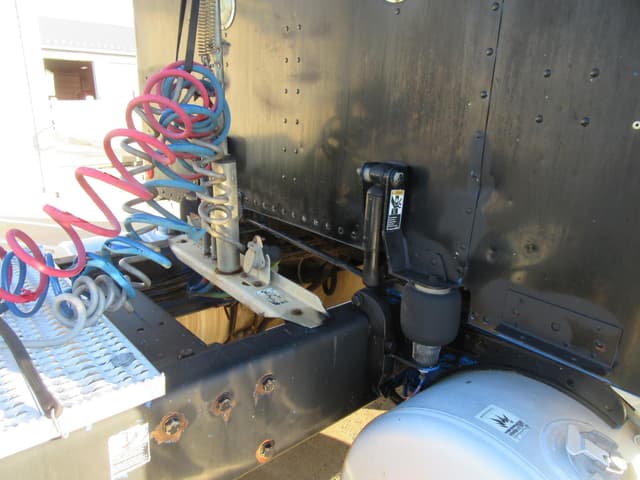 Image of Peterbilt 379 equipment image 4