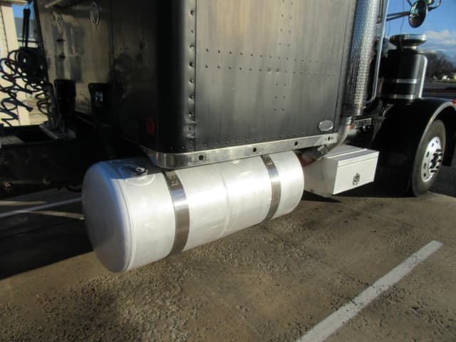 Image of Peterbilt 379 equipment image 3