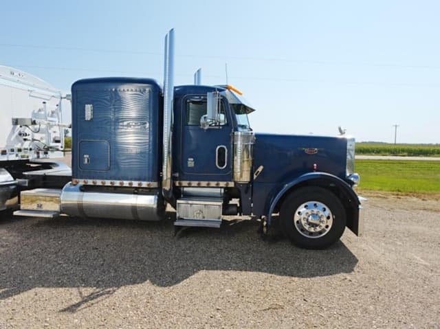 Image of Peterbilt 379 equipment image 3