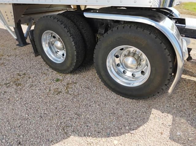 Image of Peterbilt 379 equipment image 4