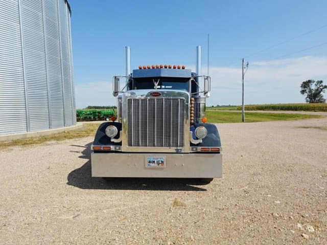Image of Peterbilt 379 equipment image 1