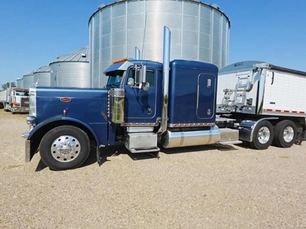 2002 Peterbilt 379 Equipment Image0