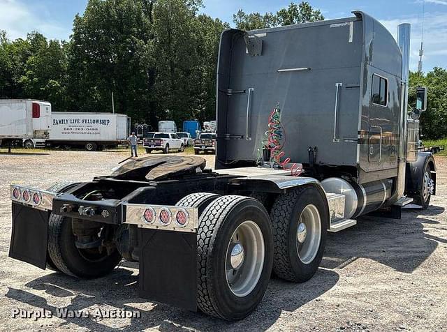 Image of Peterbilt 379 equipment image 4