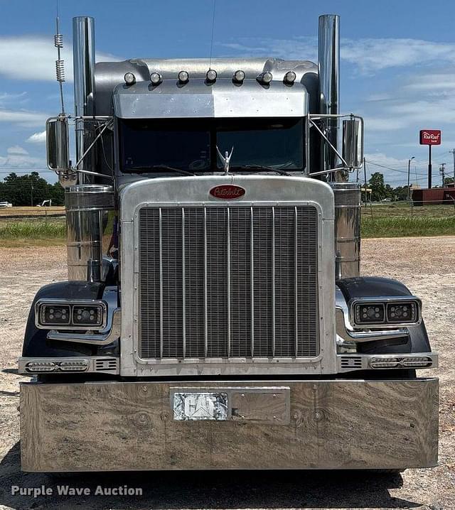 Image of Peterbilt 379 equipment image 1