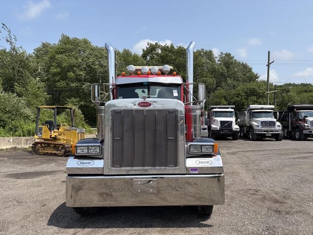 Image of Peterbilt 379 equipment image 1
