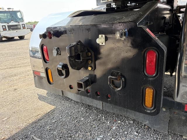 Image of Peterbilt 379 equipment image 4