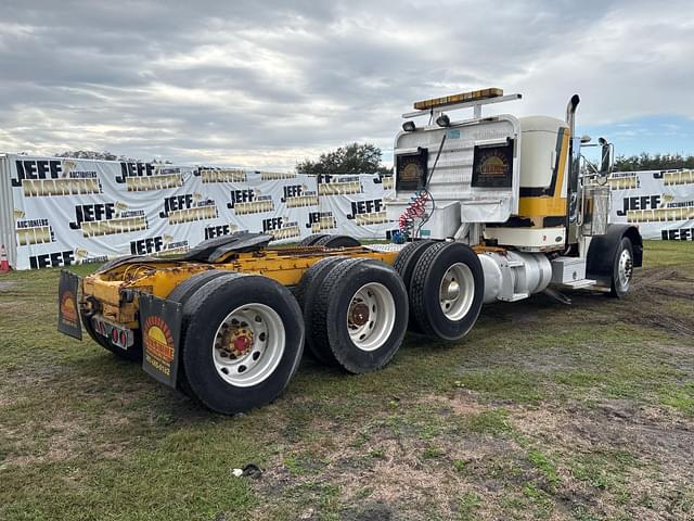 Image of Peterbilt 379 equipment image 4