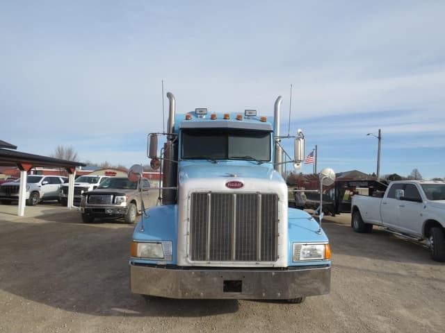 Image of Peterbilt 385 equipment image 2