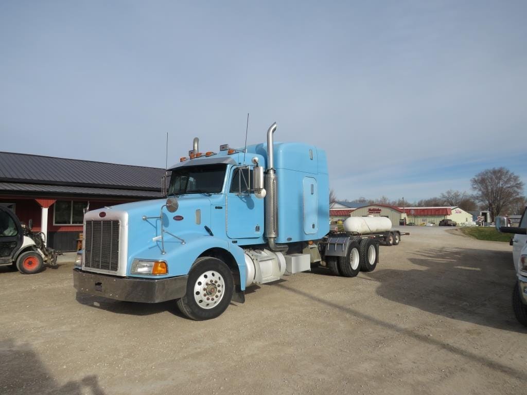 2002 Peterbilt 385 Equipment Image0