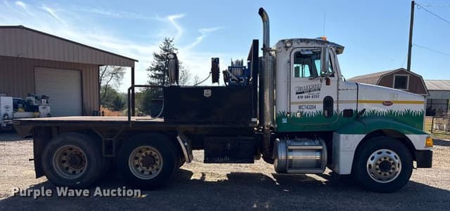 Image of Peterbilt 385 equipment image 3