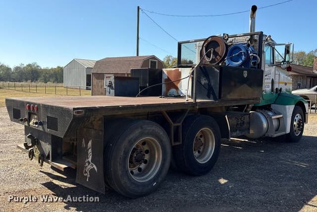 Image of Peterbilt 385 equipment image 4
