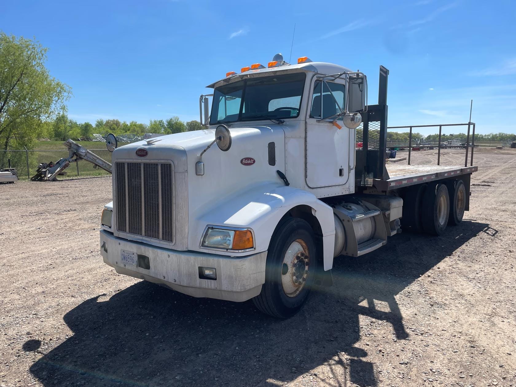 2002 Peterbilt 385 Equipment Image0