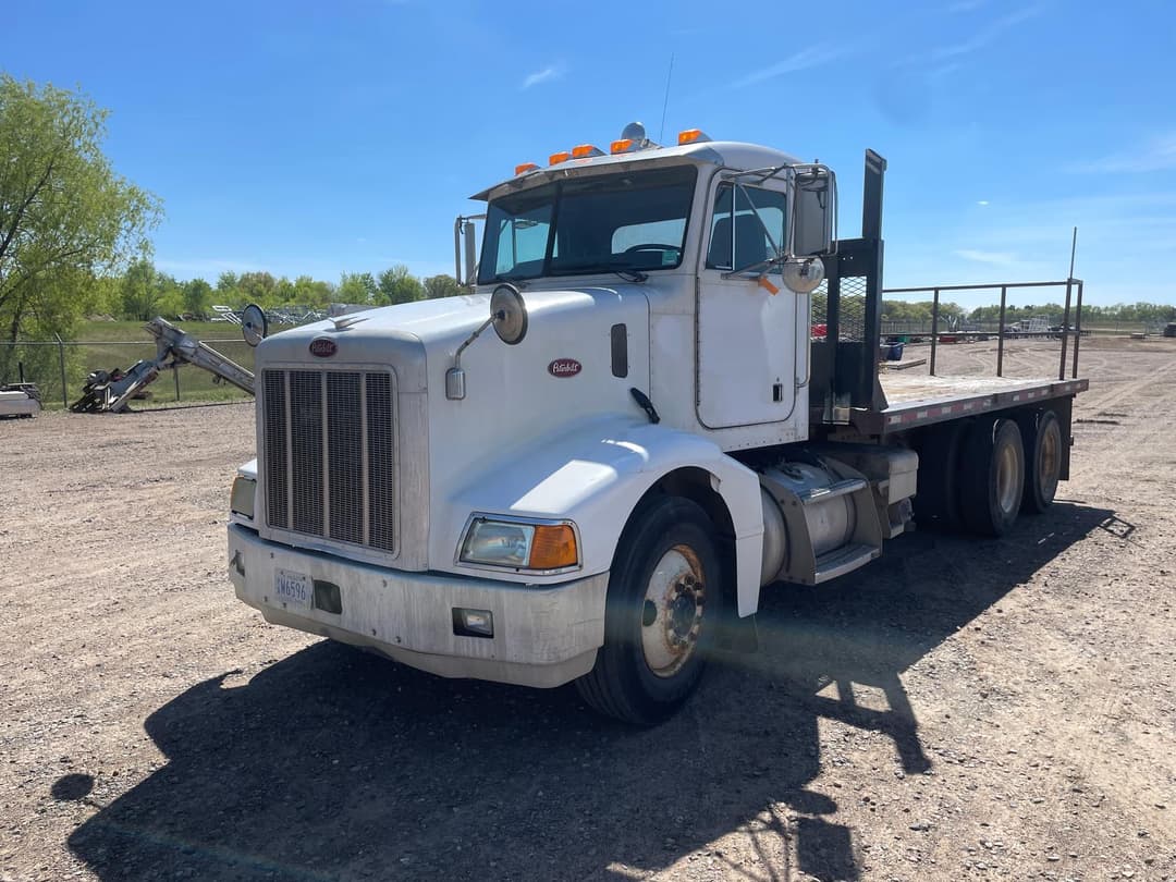 Image of Peterbilt 385 Primary image