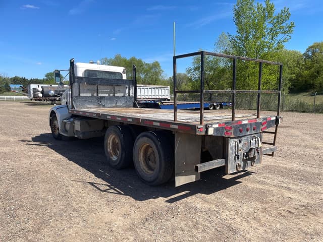 Image of Peterbilt 385 equipment image 2