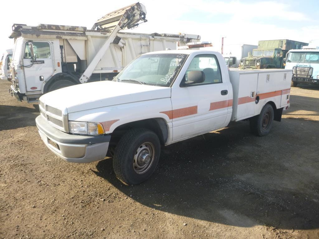 2002 Dodge Ram 1500 Equipment Image0