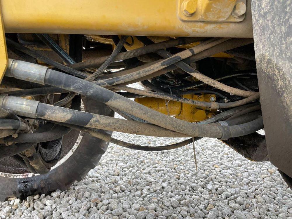 Main image Ag-Chem RoGator 1254 39