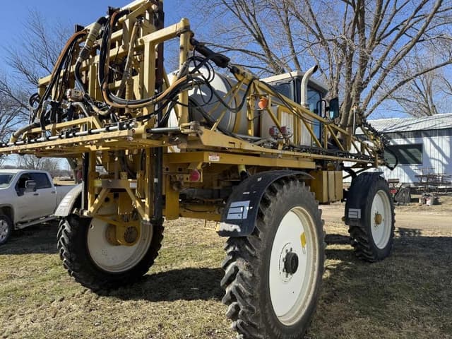 Image of Ag-Chem RoGator 854 equipment image 4