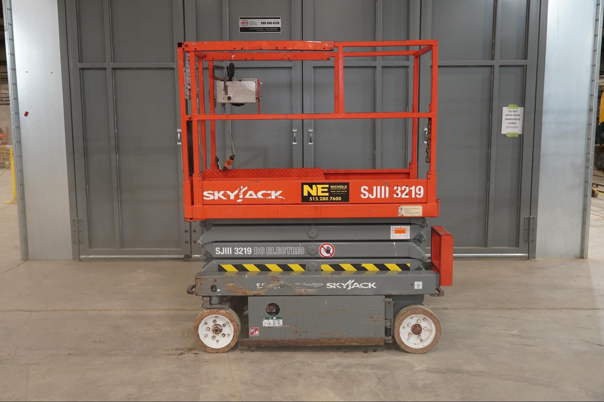 2002 Sky Jack SJIII3219 Equipment Image0