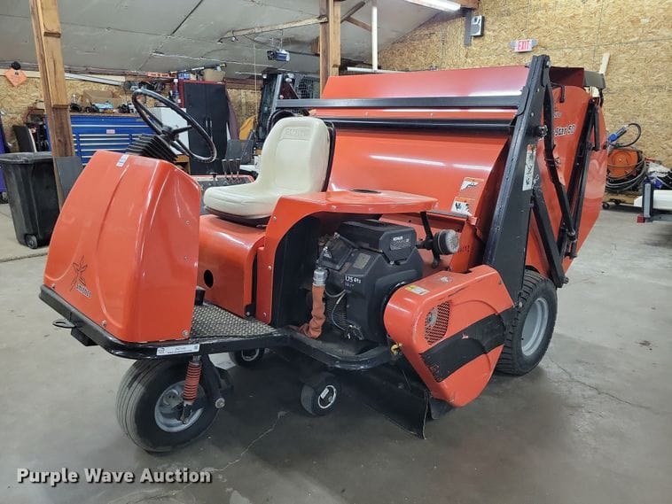 2002 SmithCo Sweepstar 60 Equipment Image0