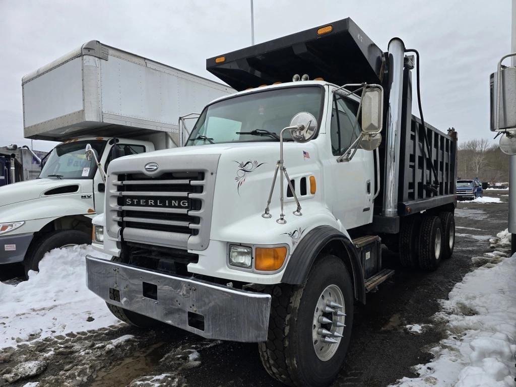 2002 Sterling L7500 Equipment Image0