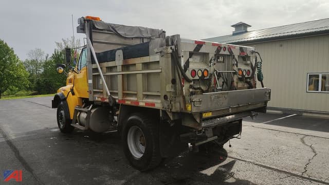 Image of Sterling L8500 equipment image 1