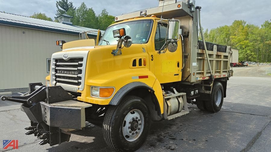 2002 Sterling L8500 Equipment Image0