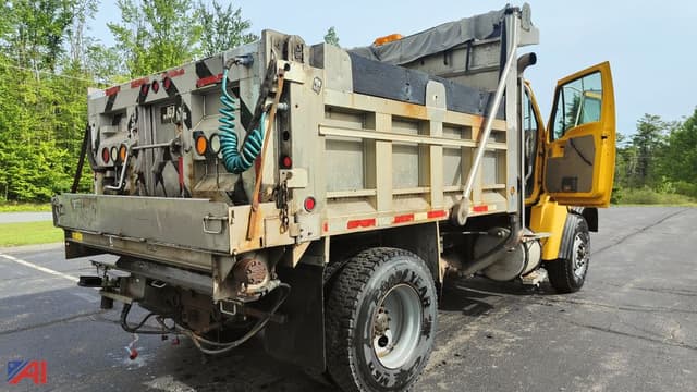 Image of Sterling L8500 equipment image 4