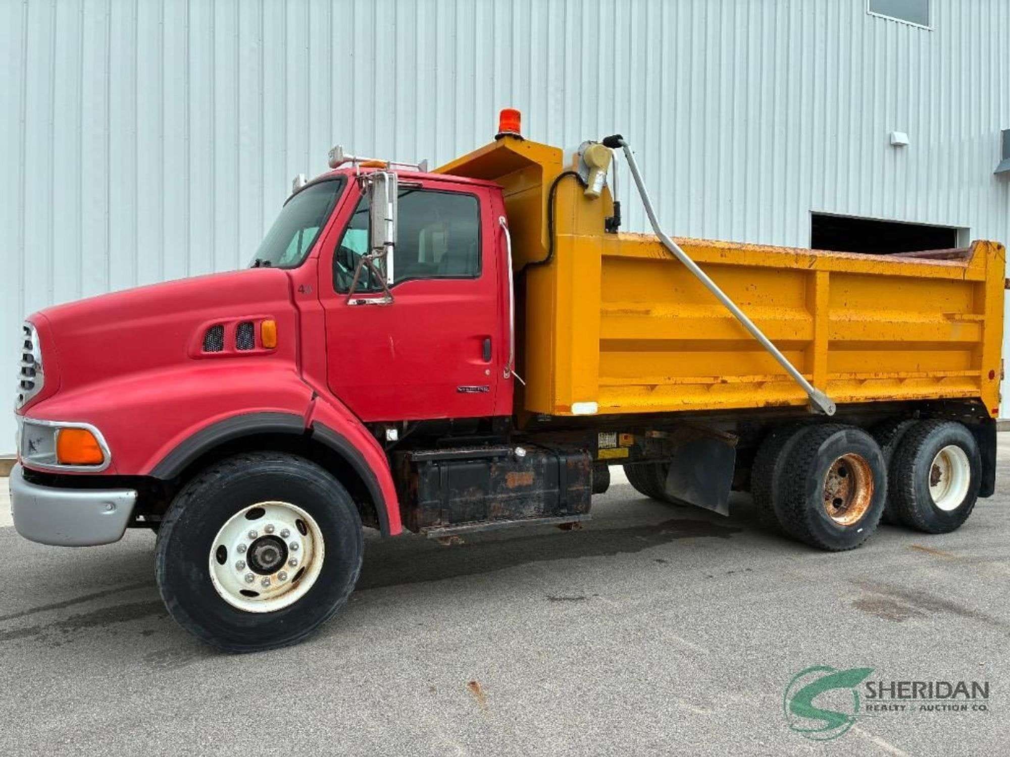 2002 Sterling L8500 Equipment Image0