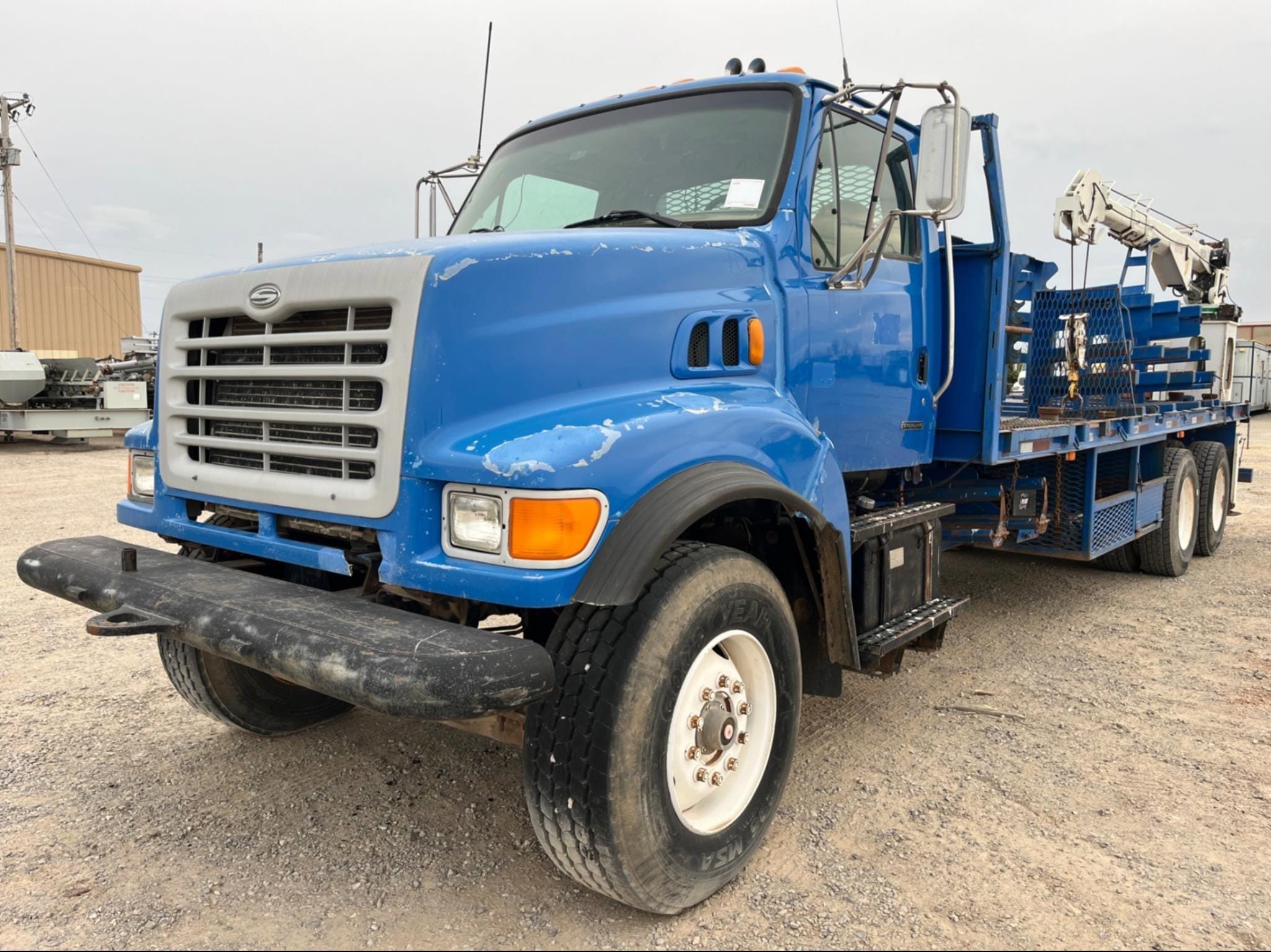 2002 Sterling LT9500 Equipment Image0