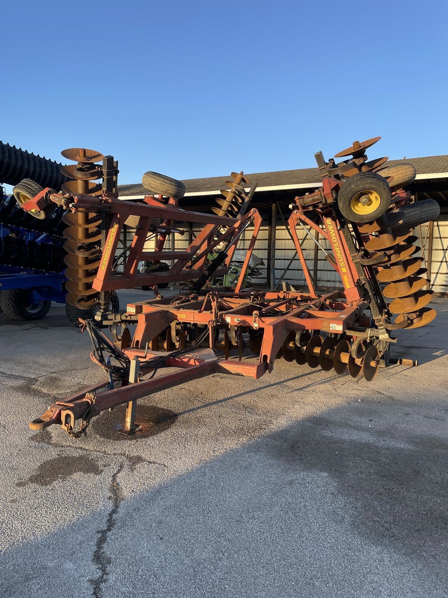 2002 Sunflower 1434-30 Equipment Image0