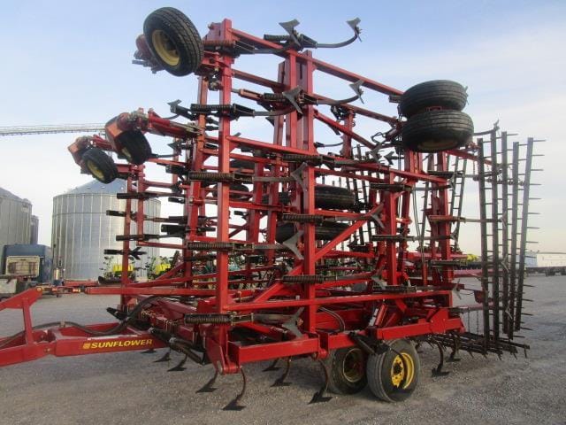 2002 Sunflower 5055 Equipment Image0