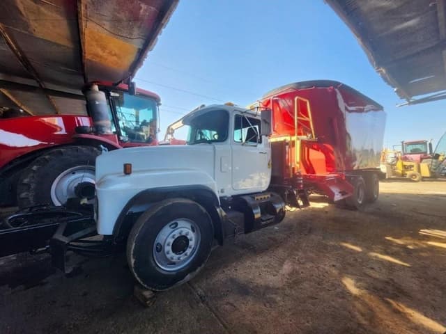 Image of Mack RD688S equipment image 3